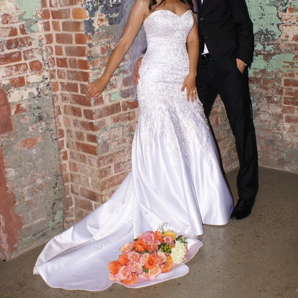 Dresses & Skirts - Wedding Dress